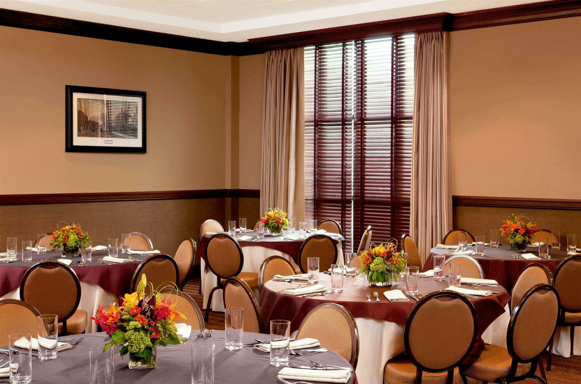 Sheraton Tarrytown Hotel Exterior foto